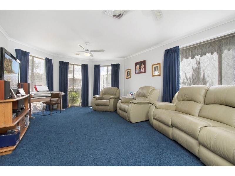 8 Julie Court, Kangaroo Flat VIC 3555