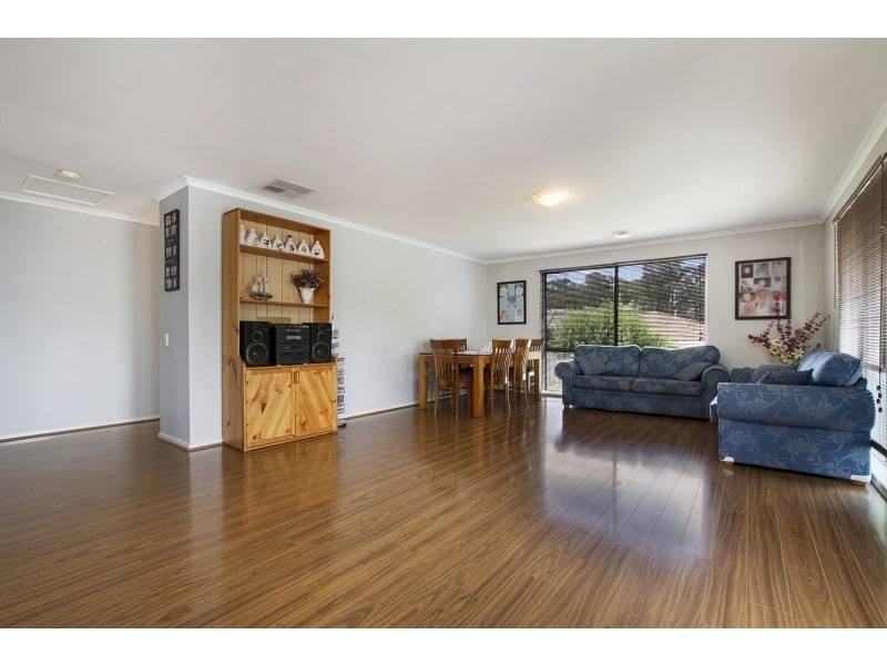 8 Julie Court, Kangaroo Flat VIC 3555