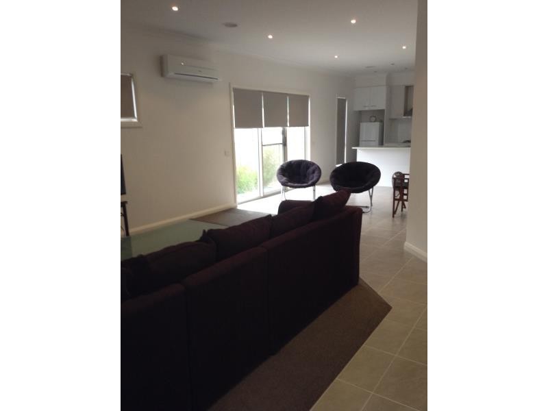 1/27 MacDougall Road, Golden Square VIC 3555