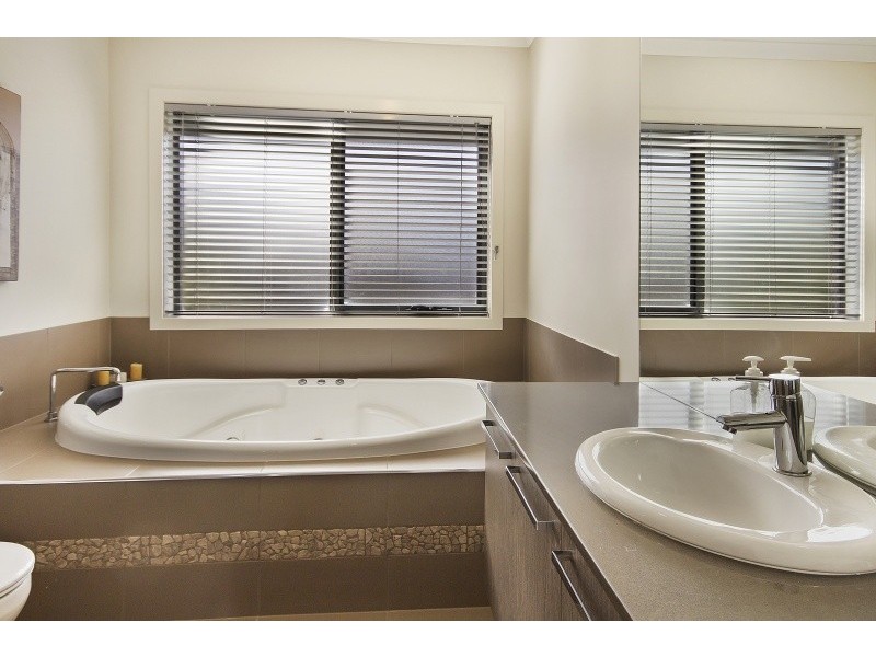 7 Topaz Avenue, White Hills VIC 3550