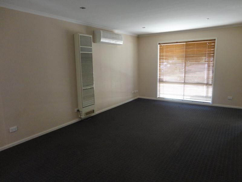 15 Bank Street, Kangaroo Flat VIC 3555