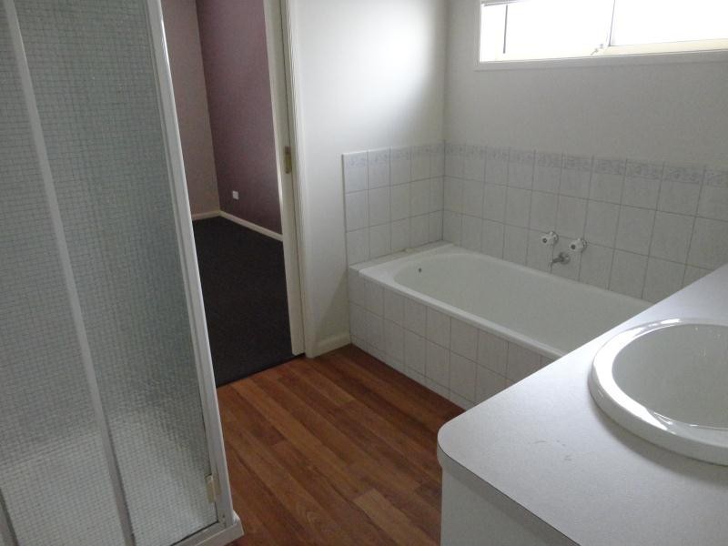 15 Bank Street, Kangaroo Flat VIC 3555