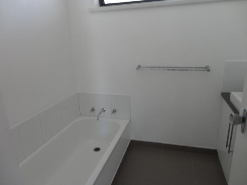 11 Desmond Street, Strathdale VIC 3550