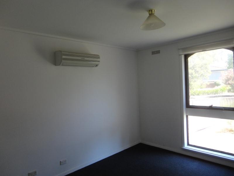 11 Desmond Street, Strathdale VIC 3550