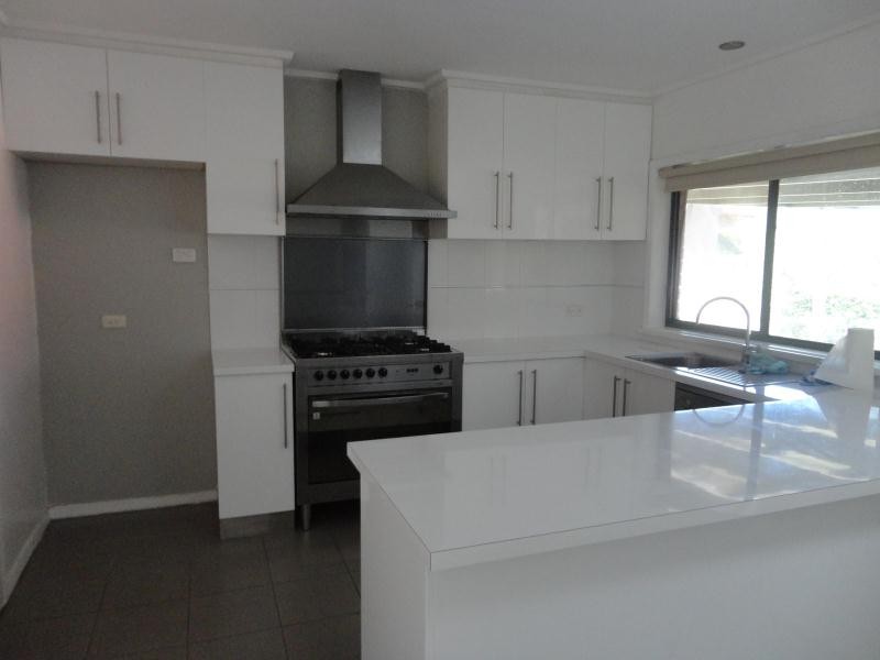 11 Desmond Street, Strathdale VIC 3550