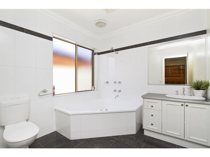 5 Verbena Terrace, Epsom VIC 3551