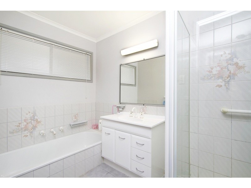 1/21 Mayfield Parade, Strathdale VIC 3550