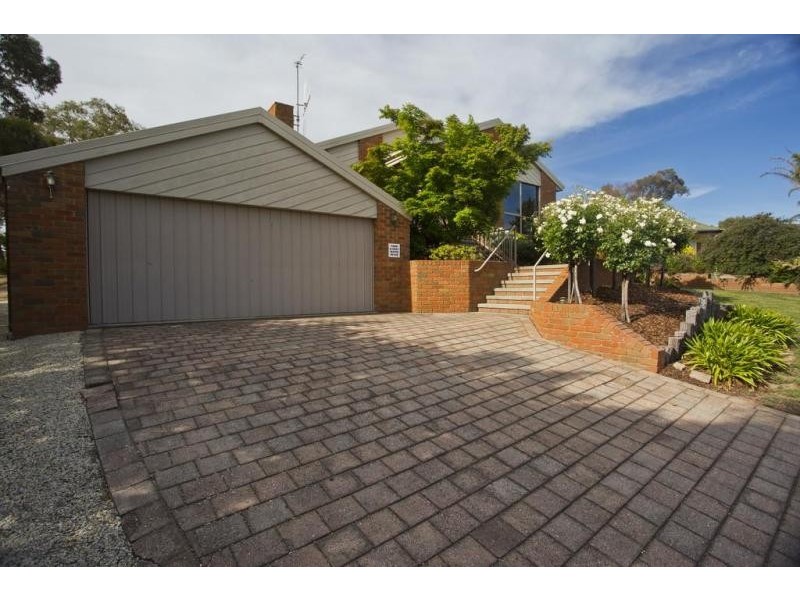 1 Essex Court, Strathdale VIC 3550