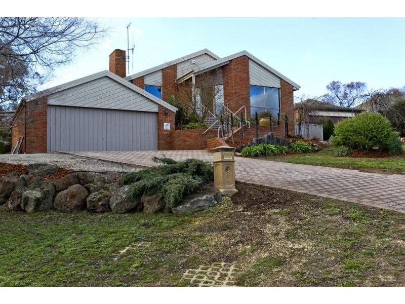 1 Essex Court, Strathdale VIC 3550