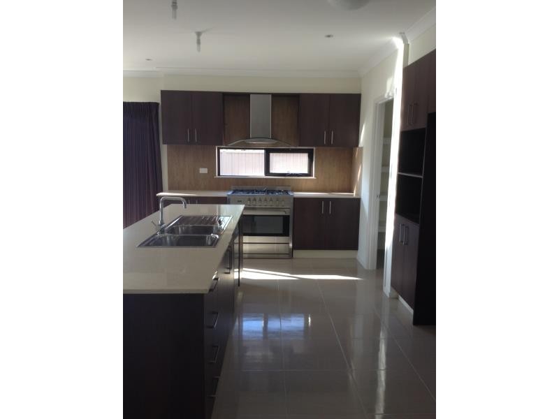 10 Roper Terrace,, Epsom VIC 3551