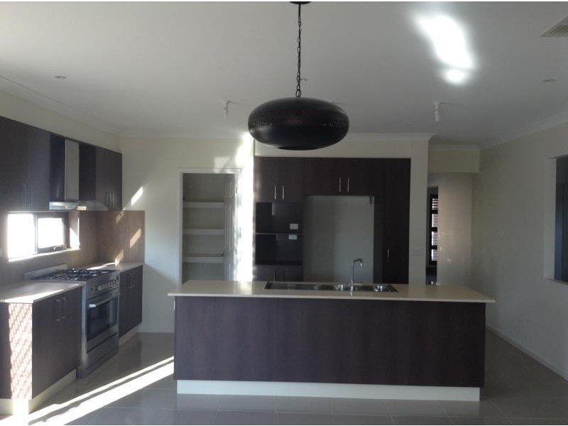 10 Roper Terrace,, Epsom VIC 3551