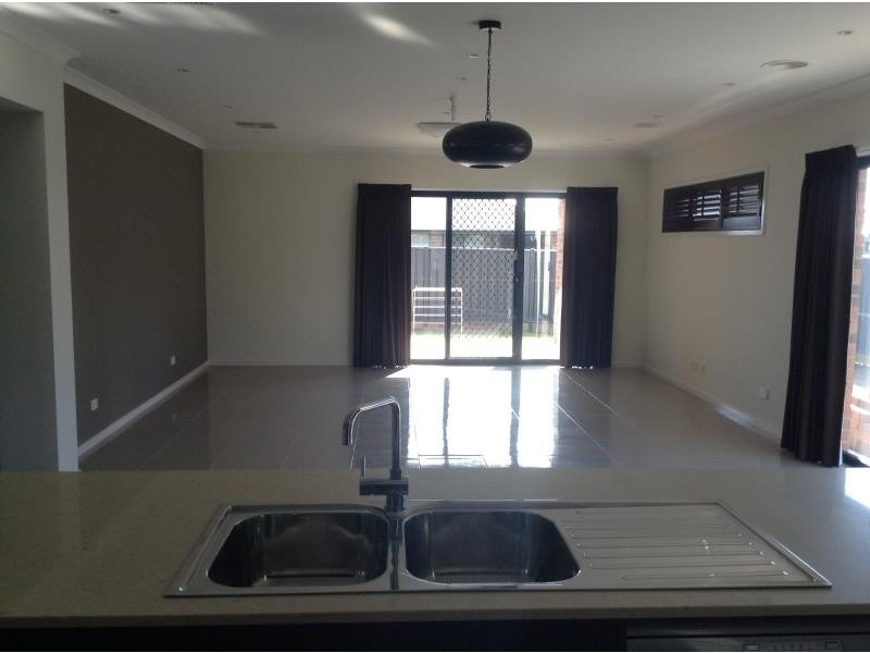 10 Roper Terrace,, Epsom VIC 3551