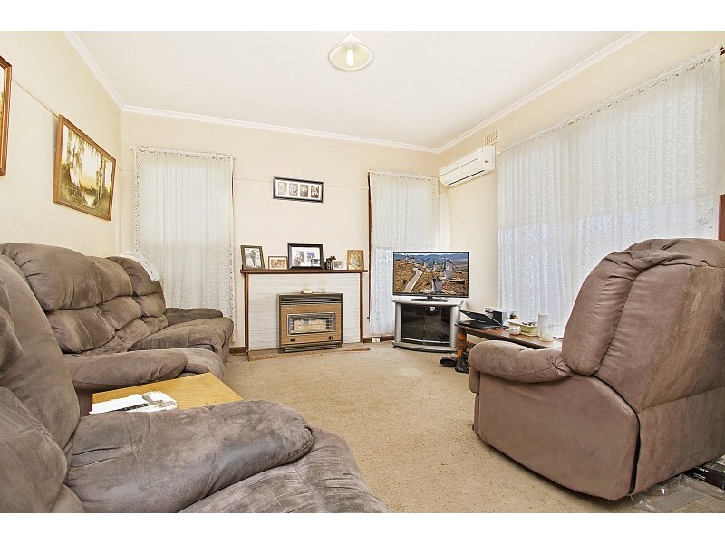 16 Woolcock Avenue, Kangaroo Flat VIC 3555