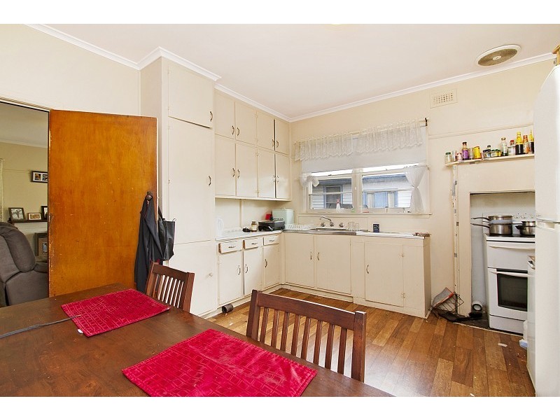 16 Woolcock Avenue, Kangaroo Flat VIC 3555