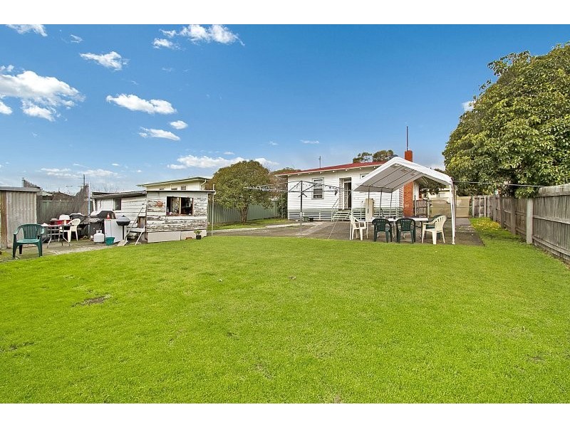 16 Woolcock Avenue, Kangaroo Flat VIC 3555