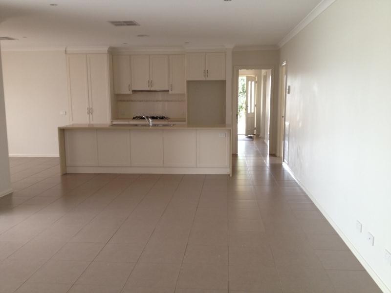 14 Elandra Drive, Epsom VIC 3551