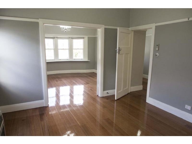 30 Hallam Street, Quarry Hill VIC 3550