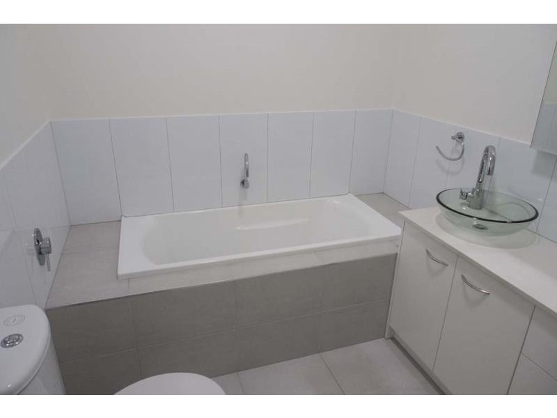 30 Hallam Street, Quarry Hill VIC 3550