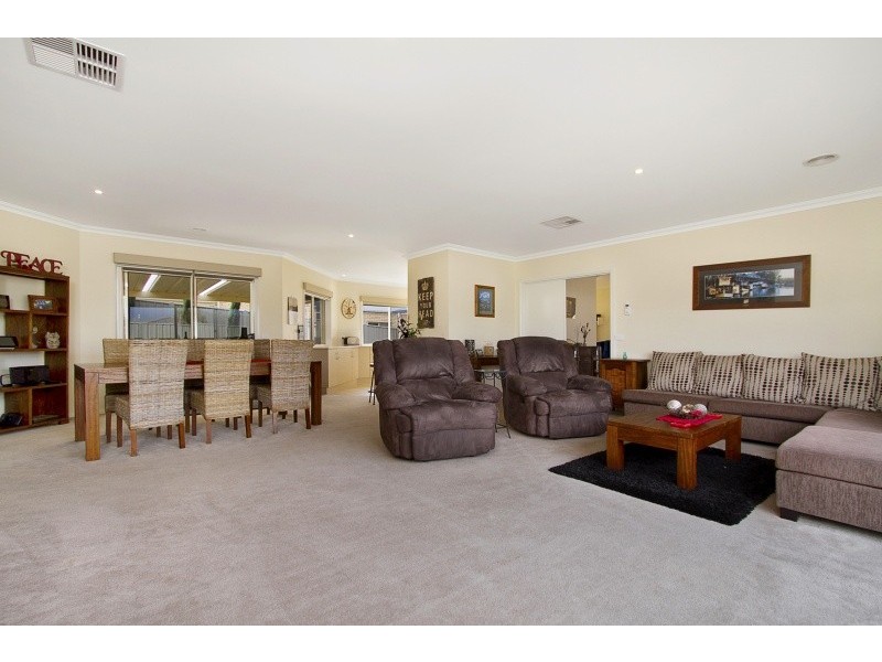 6 Waterview Drive, White Hills VIC 3550