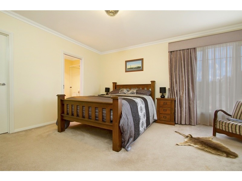 6 Waterview Drive, White Hills VIC 3550