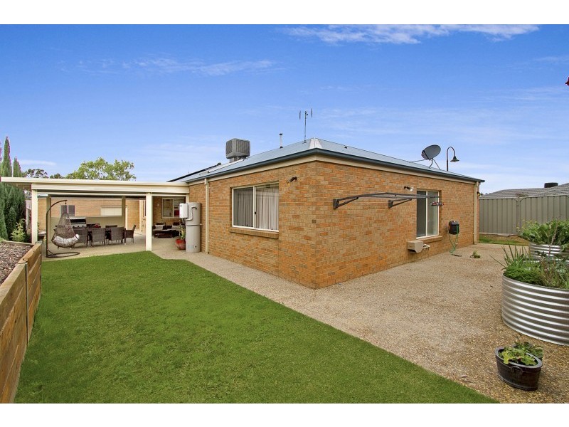 6 Waterview Drive, White Hills VIC 3550