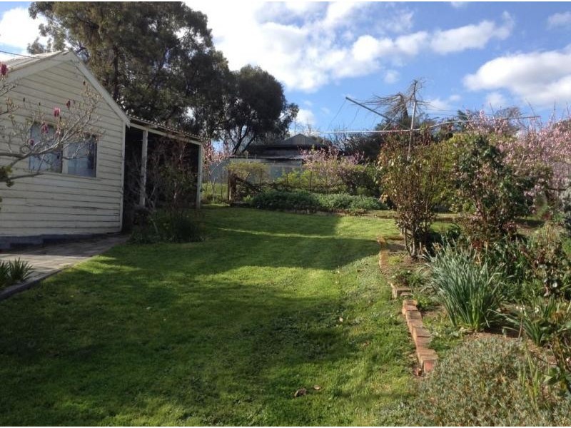 31 Osborne Street, Flora Hill VIC 3550