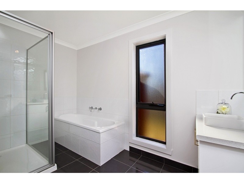 8 Ambrosia Rise, Epsom VIC 3551