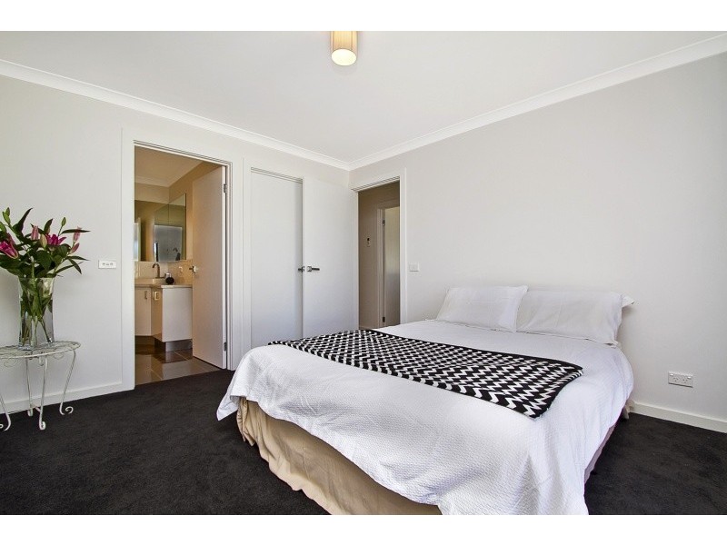 8 Ambrosia Rise, Epsom VIC 3551