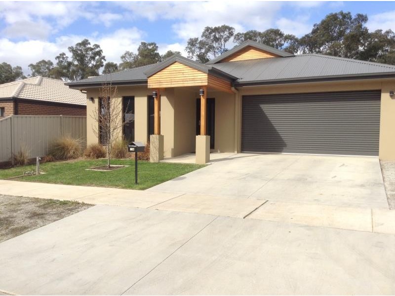 34 Barnett Drive, Kangaroo Flat VIC 3555