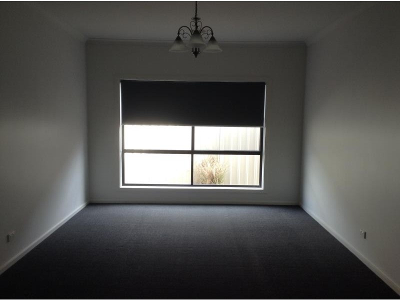 34 Barnett Drive, Kangaroo Flat VIC 3555