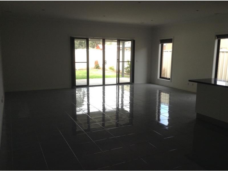 34 Barnett Drive, Kangaroo Flat VIC 3555