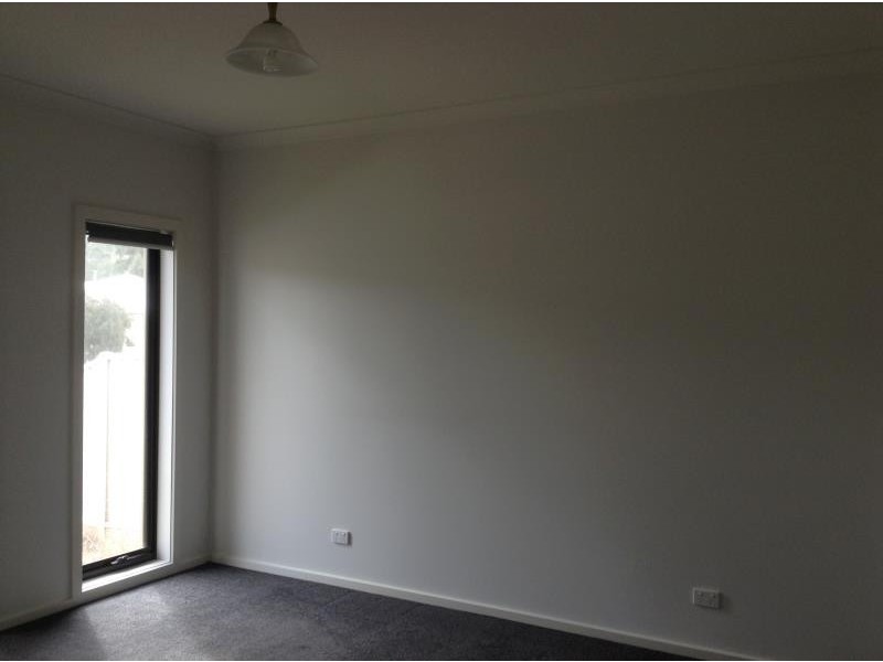 34 Barnett Drive, Kangaroo Flat VIC 3555