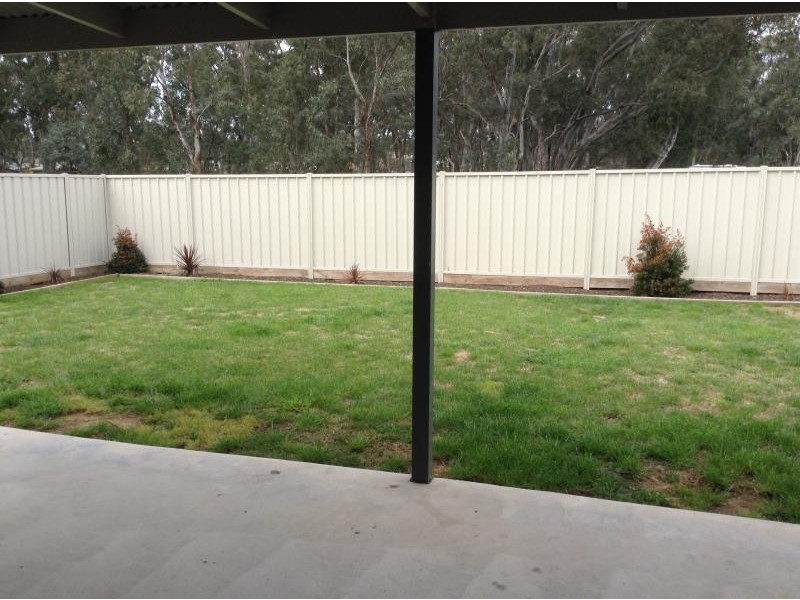 34 Barnett Drive, Kangaroo Flat VIC 3555