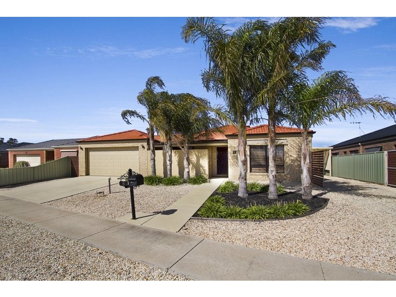 8 Greenfield Drive, Epsom VIC 3551