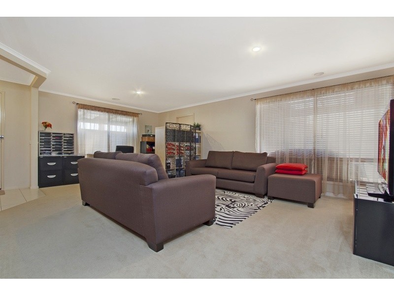 8 Greenfield Drive, Epsom VIC 3551