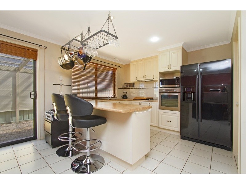 8 Greenfield Drive, Epsom VIC 3551