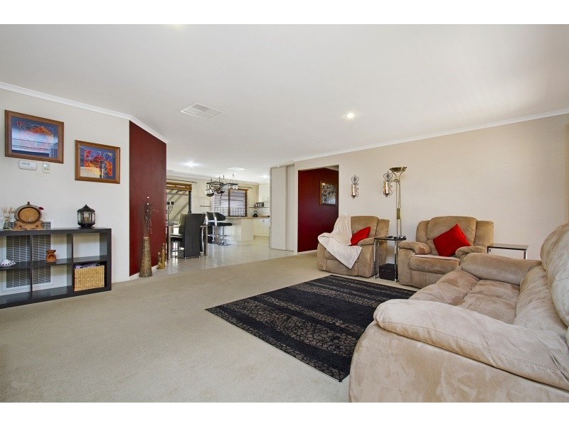 8 Greenfield Drive, Epsom VIC 3551