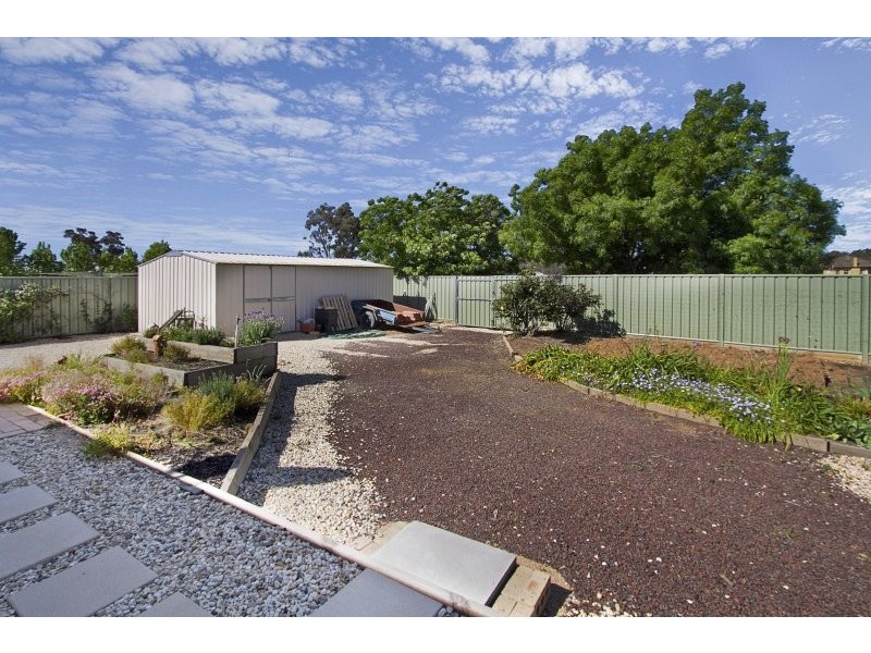 8 Greenfield Drive, Epsom VIC 3551