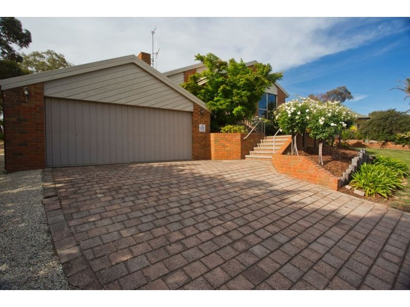 1 Essex Court, Strathdale VIC 3550