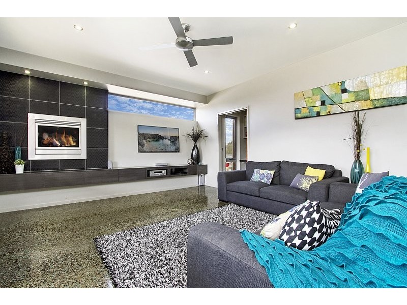 10 Oakes Place, Golden Square VIC 3555