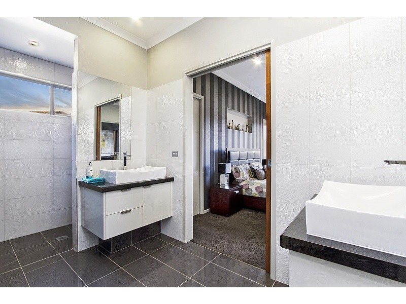 10 Oakes Place, Golden Square VIC 3555