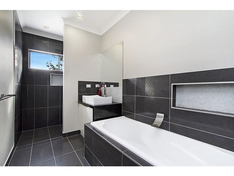 10 Oakes Place, Golden Square VIC 3555