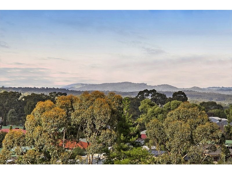 10 Oakes Place, Golden Square VIC 3555