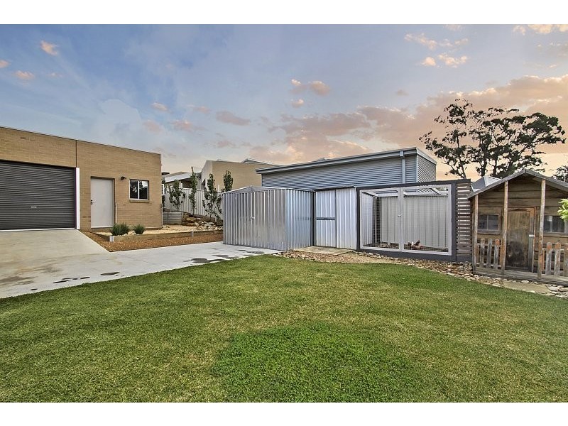 10 Oakes Place, Golden Square VIC 3555