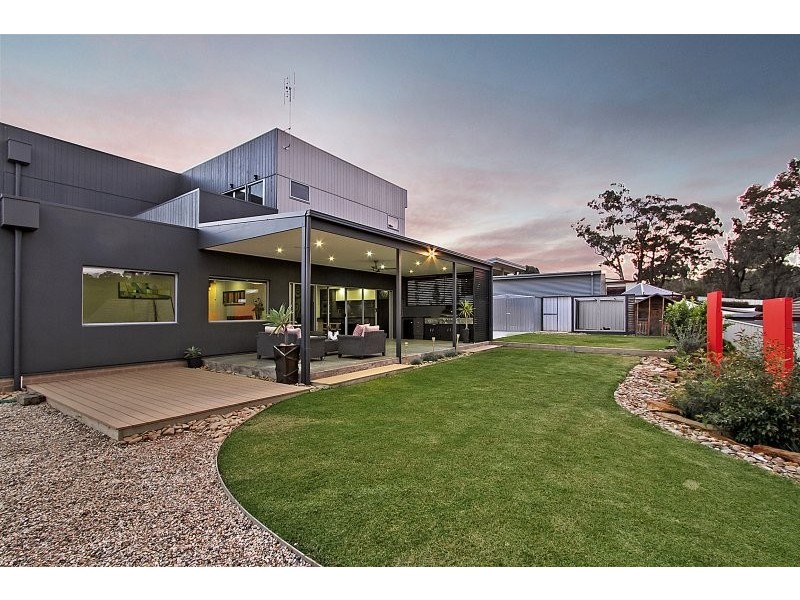 10 Oakes Place, Golden Square VIC 3555