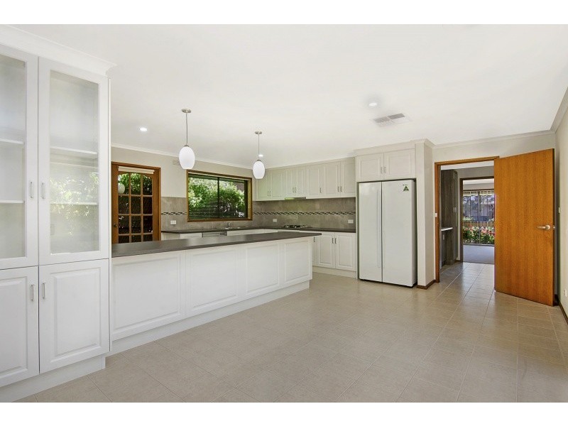 17 Nabilla Crescent, Strathdale VIC 3550