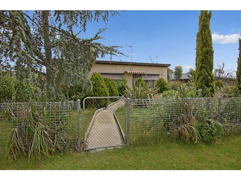 207 Jobs Gully Road, Eaglehawk VIC 3556