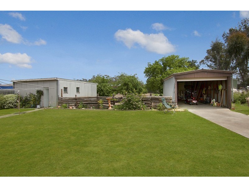 207 Jobs Gully Road, Eaglehawk VIC 3556
