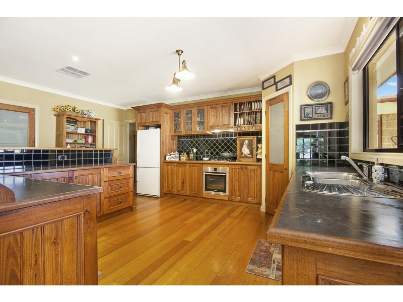 37 Pioneer Drive, Maiden Gully VIC 3551