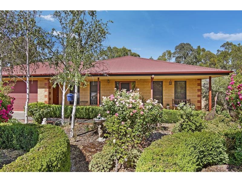 37 Pioneer Drive, Maiden Gully VIC 3551